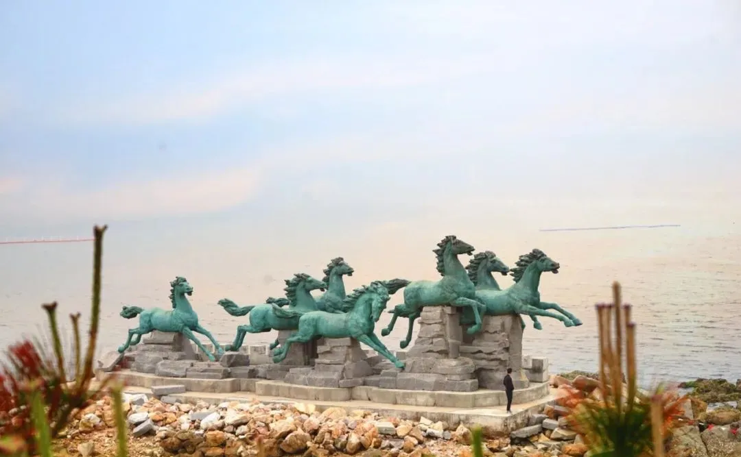 养马岛七匹马雕塑在哪图片