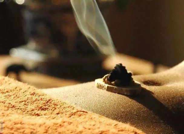 中医丨什么是艾灸治疗