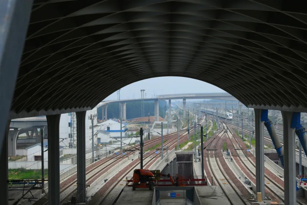 是郑州铁路枢纽"四主"客站(郑州,郑州东,郑州南,小李庄)布局的重要