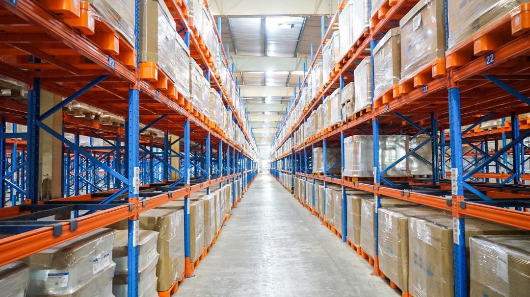 就能享受到小蚁托盘带来的仓储和物流的全数字化:仓库内部货物的定点