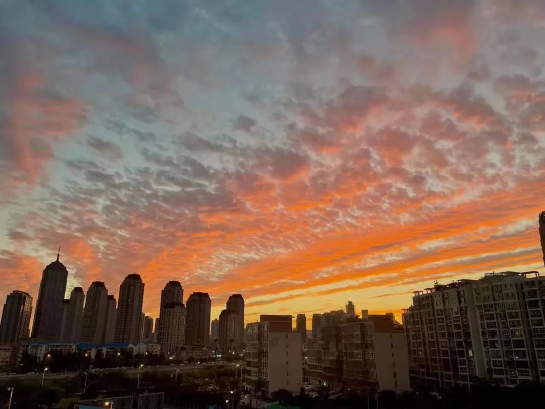 惊艳天津空中惊现七彩祥云刷爆朋友圈