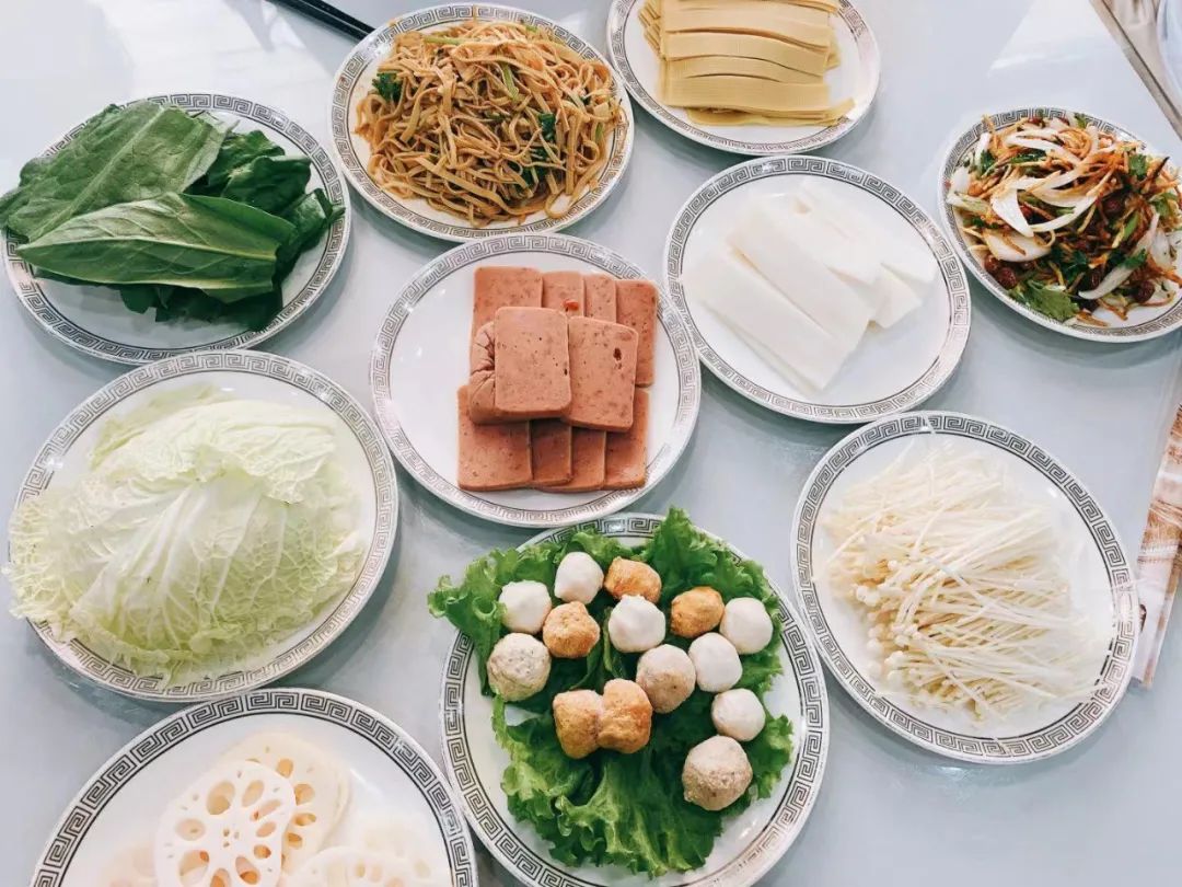 9元抢【鱼燕之家】烤鱼套餐,包含:芒果鱼1条,配菜8选2,三丝爆豆,麻辣