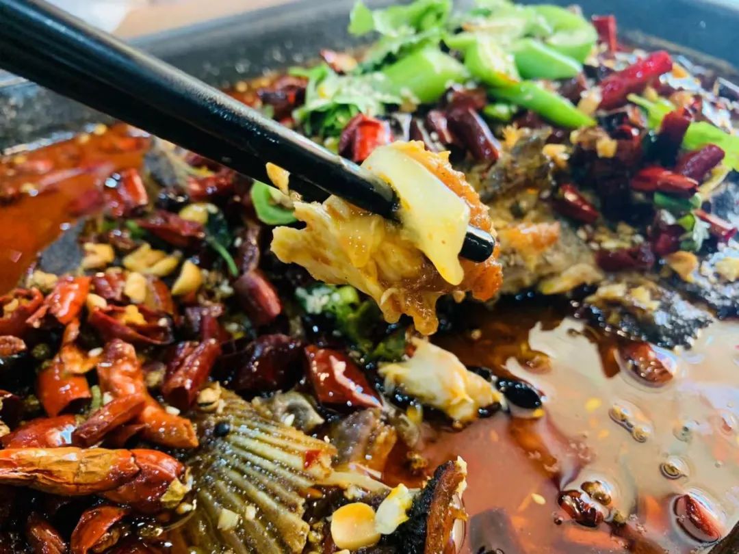 9元抢【鱼燕之家】烤鱼套餐,包含:芒果鱼1条,配菜8选2,三丝爆豆,麻辣