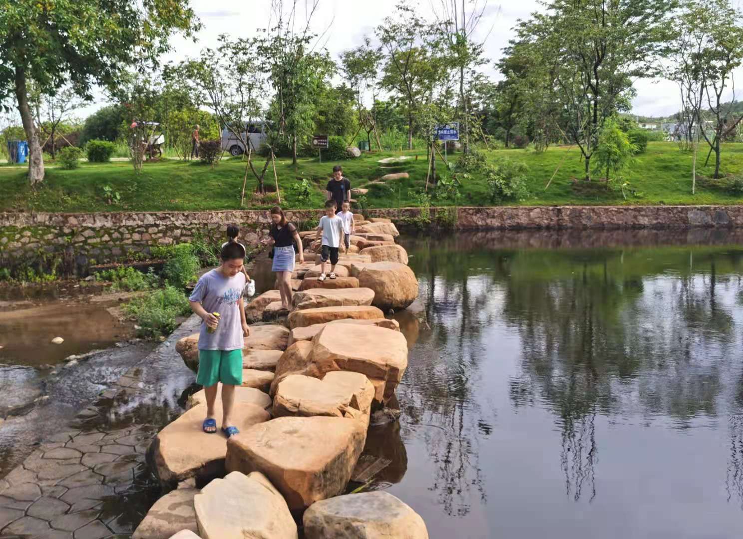 兴宁市民过节花样多:近郊游玩成首选 就地过节也精彩