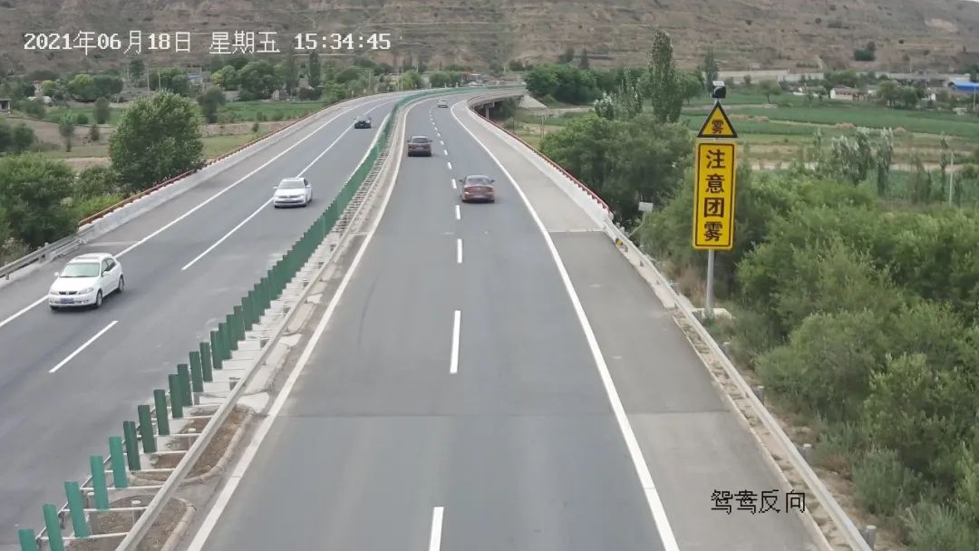 方向)马家山隧道上行线(兰州方向)02 马家山隧道路段车辆通行正常01