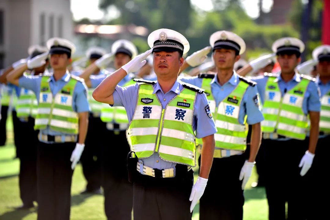 济南交警举办建党百年交通安保决战决胜誓师大会暨勤务实战练兵比武