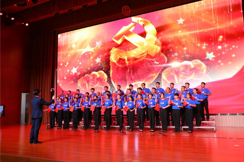 声入人心濮阳中院红歌赛燃爆全场