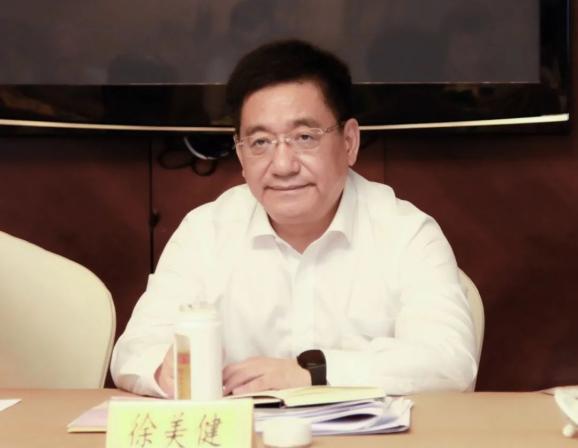 徐美健代表市政法队伍教育整顿领导小组对全市查纠整改环节工作总体