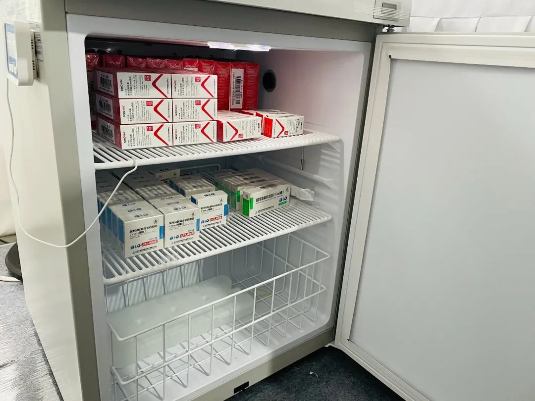 第二针疫苗接种高峰将至小虹为你带来新鲜现场