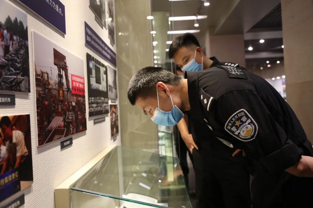 一線傳真北京公安處特警支隊黨總支赴北京警察博物館開展迎七一67戰