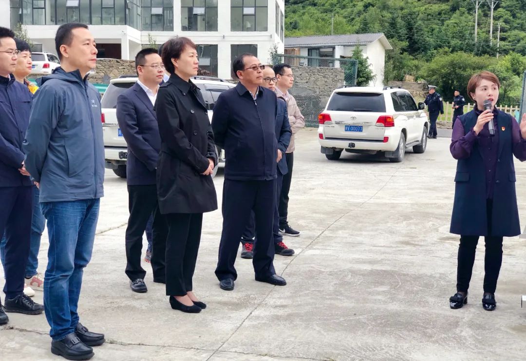 康定市委书记邓立军,康定市领导王强,曾维友,白迎春,四郎志玛,王靖江