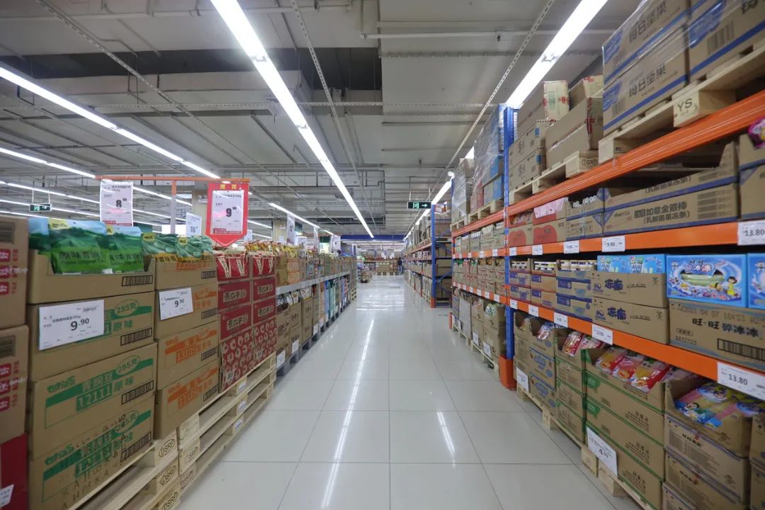 最近,在张庙街道通河地区,一家仓储式超市全新亮相