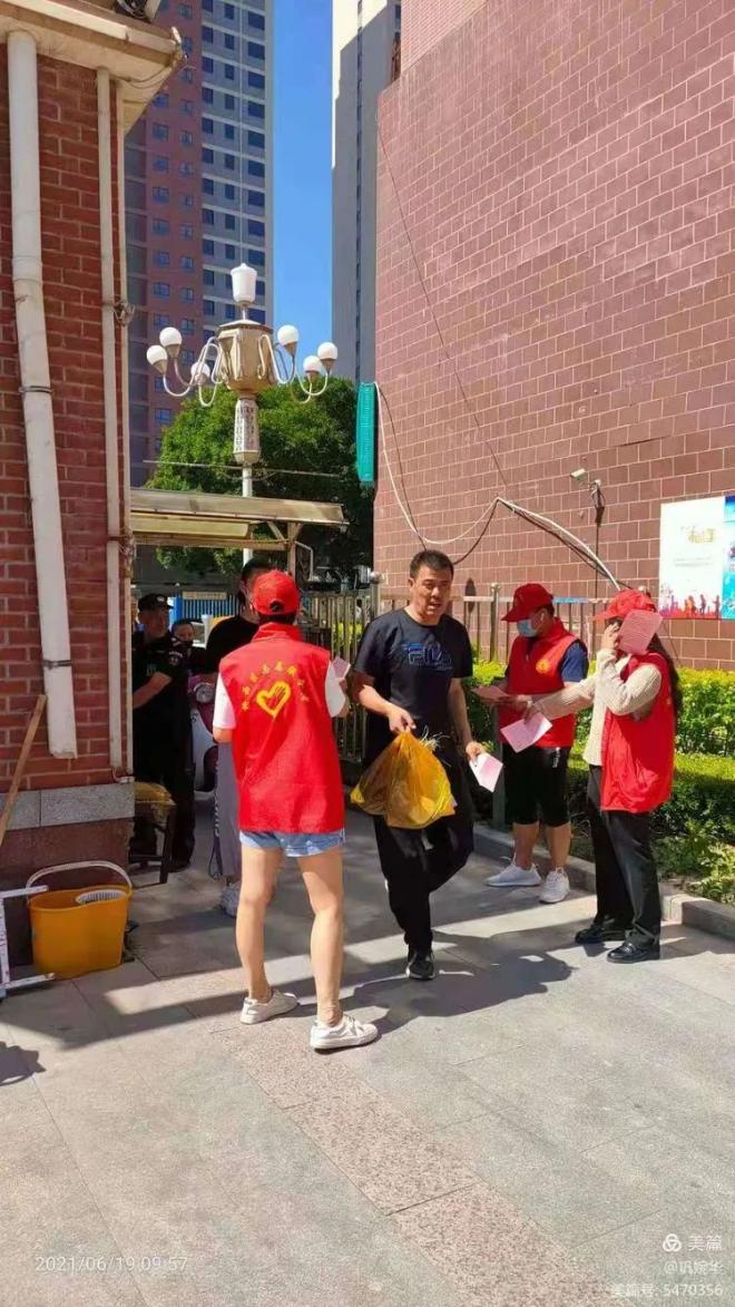 家校齐动员,筑牢防疫网,小手拉大手,接种齐步走