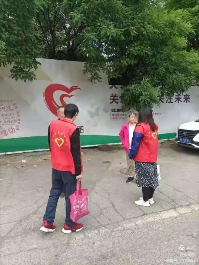 家校齐动员,筑牢防疫网,小手拉大手,接种齐步走