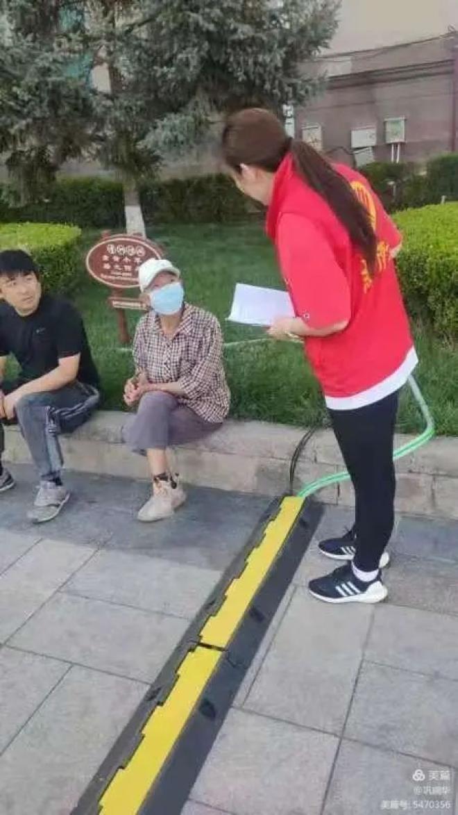 家校齐动员,筑牢防疫网,小手拉大手,接种齐步走