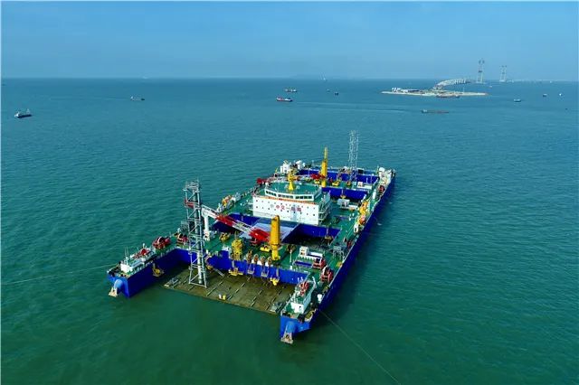 深中通道沉管隧道e10管节顺利完成沉放安装