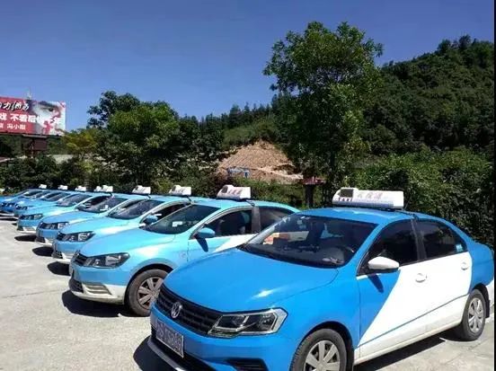 今日话题:男子打听同事工资被开除〡早安,张家界(第736期)