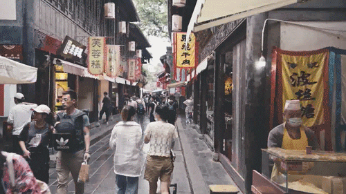 当涂鸦艺术家遇上成都老水塔他们12年坚持做一件事