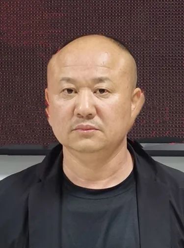 吴宏宇,男,外号"小宏宇儿".陈刚,男,外号"刚子".