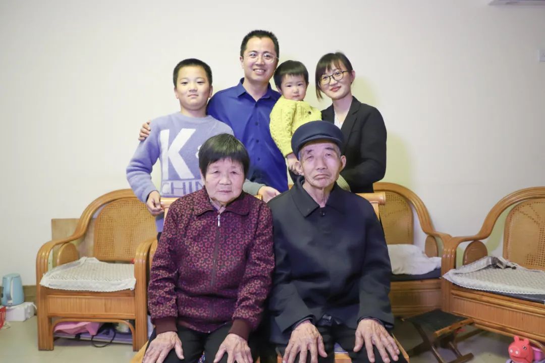 家成长⑧市级五好家庭事迹展播立足岗位履职担当热心公益倾情奉献