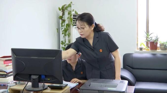 党代表风采刘欣天平量正义党徽照初心