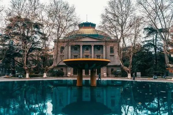 雨山法院院长带队赴东南大学法学院参加研讨会