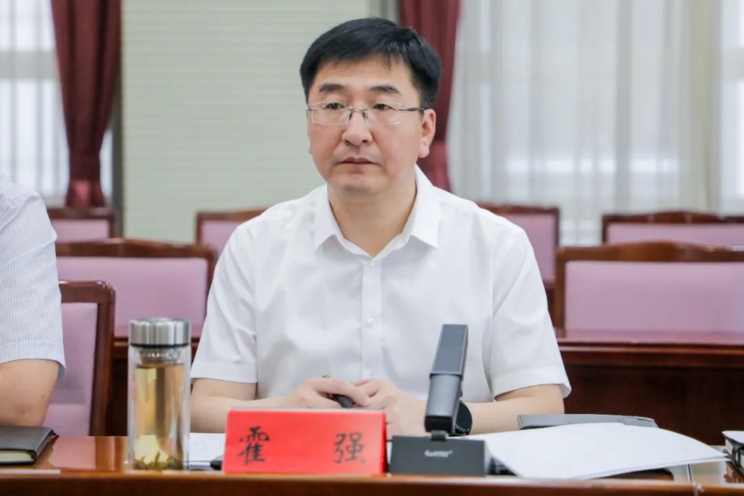 丰南区委副书记,区长霍强在会上讲话.