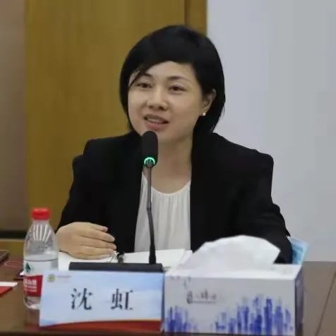 江宁路街道党工委书记沈虹表示老旧多层住宅加装电梯是"民心工程"