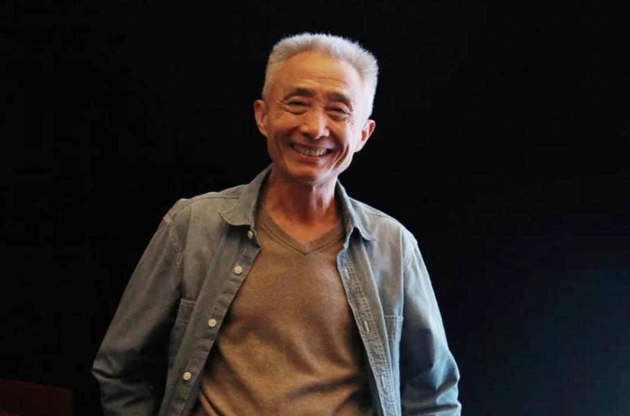 65岁武汉网红教授疯狂捞金我却为他感动到落泪