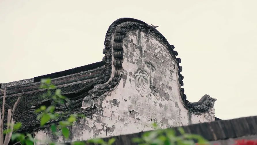 东西两侧山墙设大型观音兜原有四进院落杨宅坐落于青溪老街中街18号都