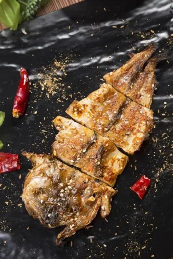 烤明太鱼.摄影/可爱的神秘人,图/汇图网吉林的烧烤大概可分为两派.