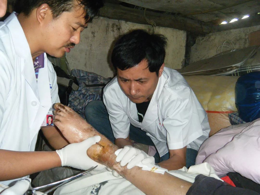 金山这位妙手仁心的"医生"你认识吗?