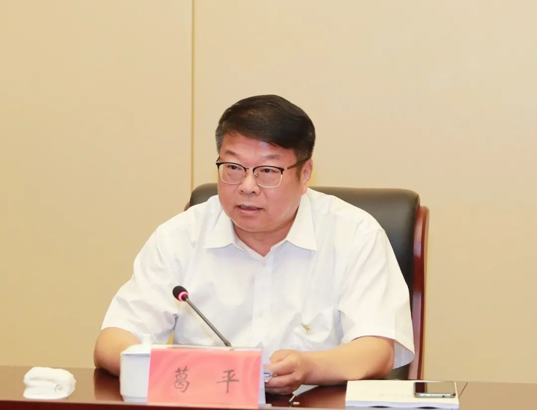 学习教育第三巡回指导组副组长李志益,市领导朱立凡,张余松,梁三元