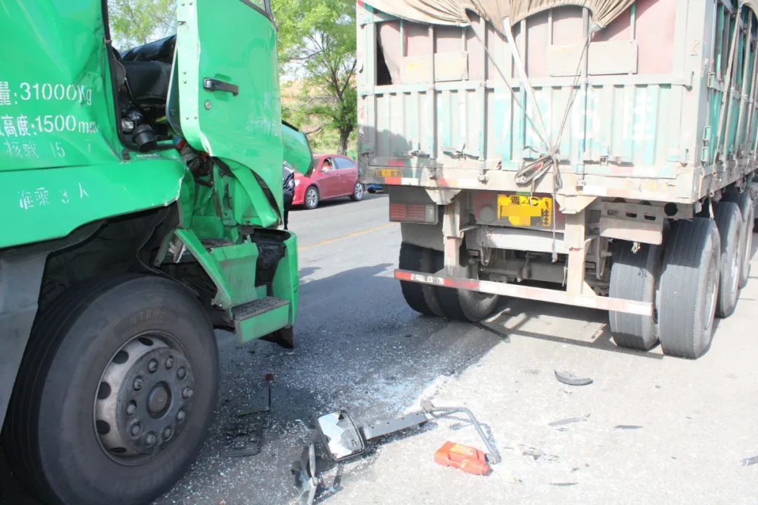 【典型案例】未保持安全距离 货车变“祸”车_澎湃号·政务_澎湃新闻-The Paper