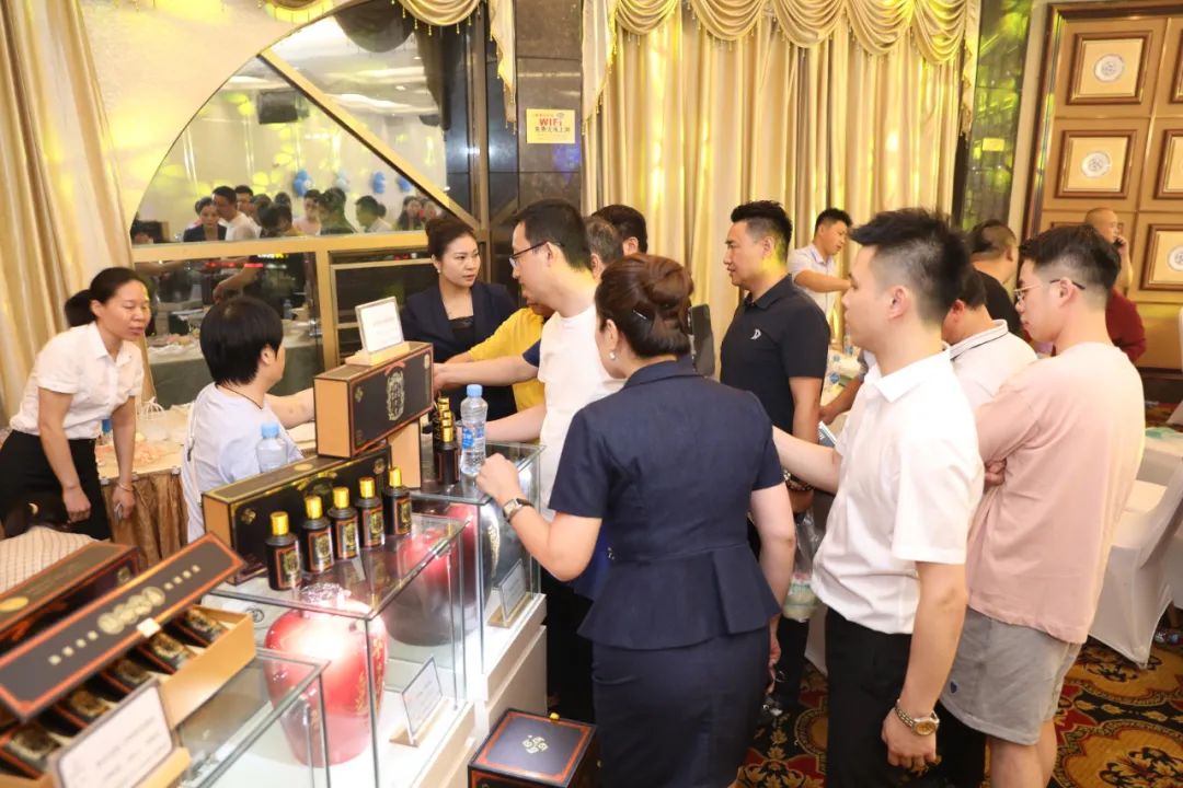 直击现场新余首届人气爆棚的公益酱酒品鉴会