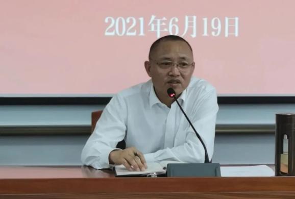 奉贤公证处主任秦保国在培训总结中对全处人员遵守培训纪律,精神饱满