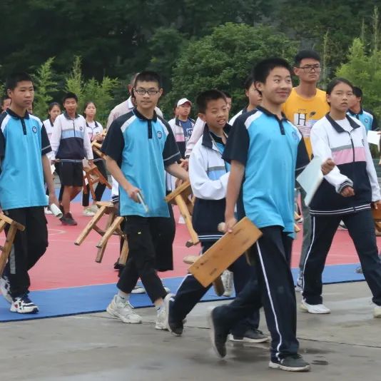 法润学子典亮生活酒麒麟普法小分队走进白节中学