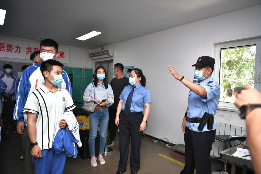 26"国际禁毒日来临之际,河北区法院联合区检察院邀请天津市木斋中学