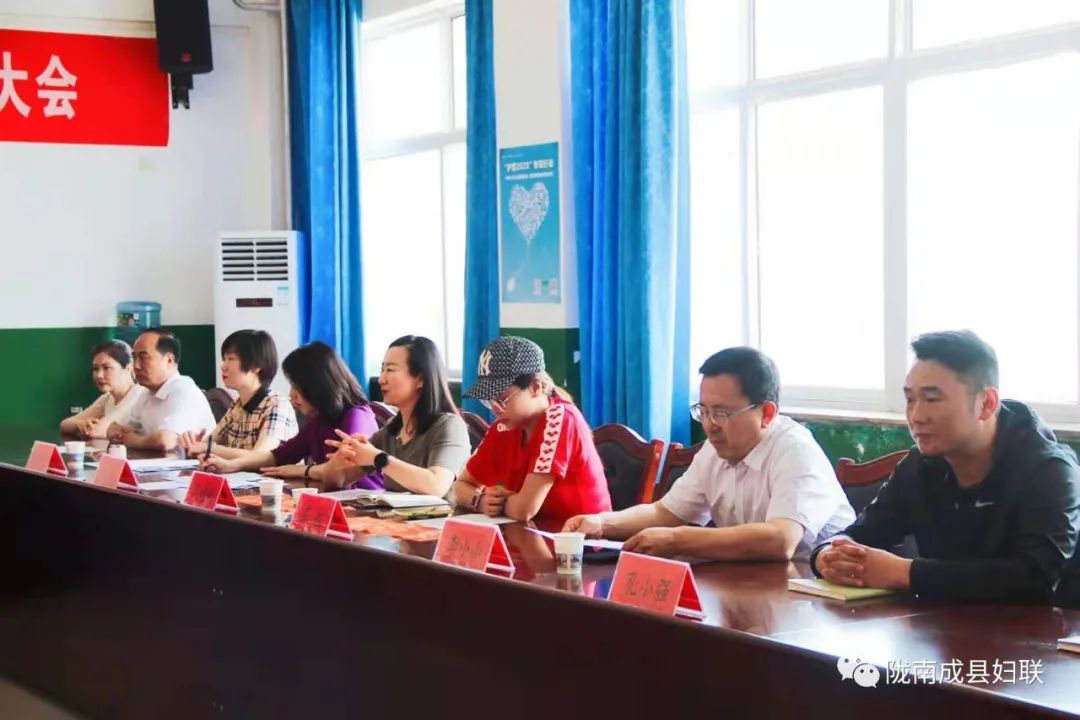 成县举行“她无限”公益基金女生奖学金发放仪式