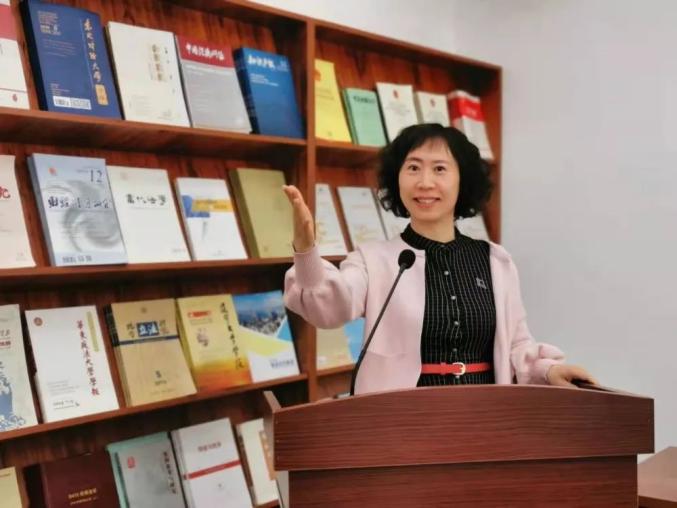 2020年,安晓燕在学校举办的党员活动中讲述自己的入党故事.