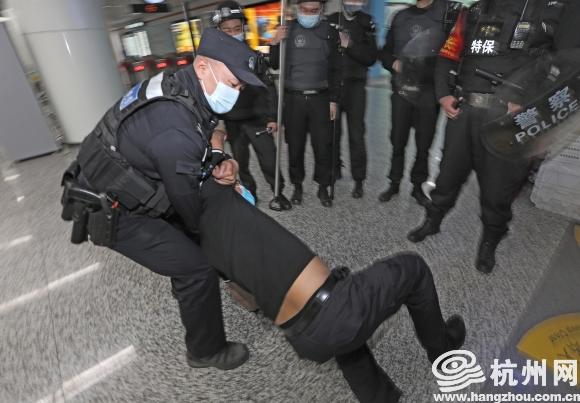 他是守护杭州地铁平安的党员 苦练技艺为群众出行保驾护航