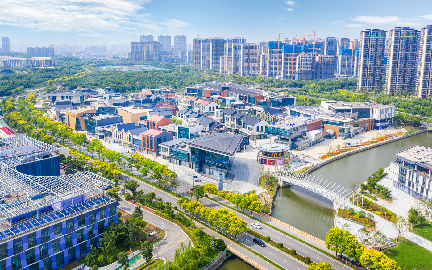 值得关注的是,本届大会所有展厅都设置在雪浪小镇内,这次也是雪浪小镇