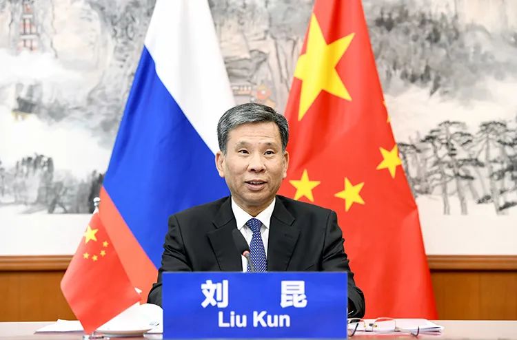 刘昆与俄罗斯财长西卢阿诺夫举行中俄财政政策会谈_澎湃号·政务_澎湃新闻-The Paper