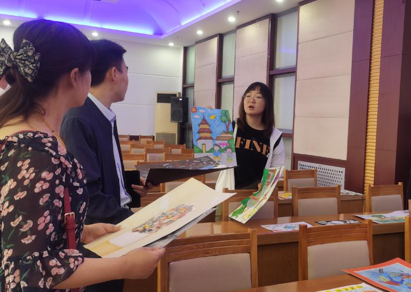 烟头创意画评审现场,评委真能较真!