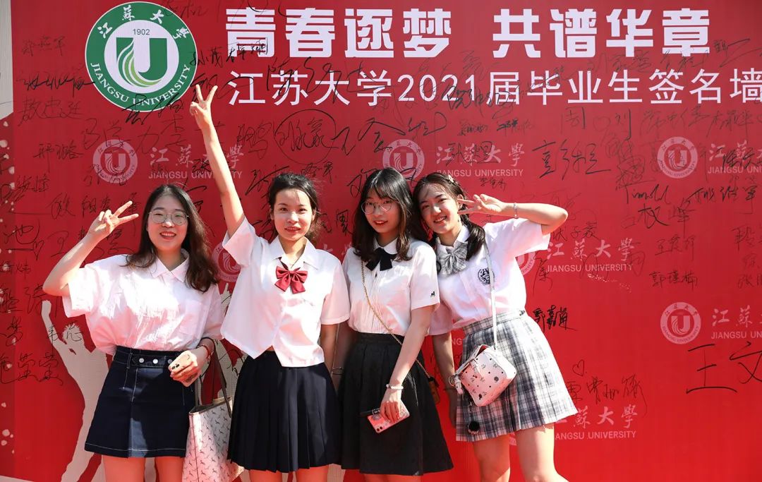 江苏大学官方微博,官方b站,官方视频号以及镇江民生频道"一起镇江"