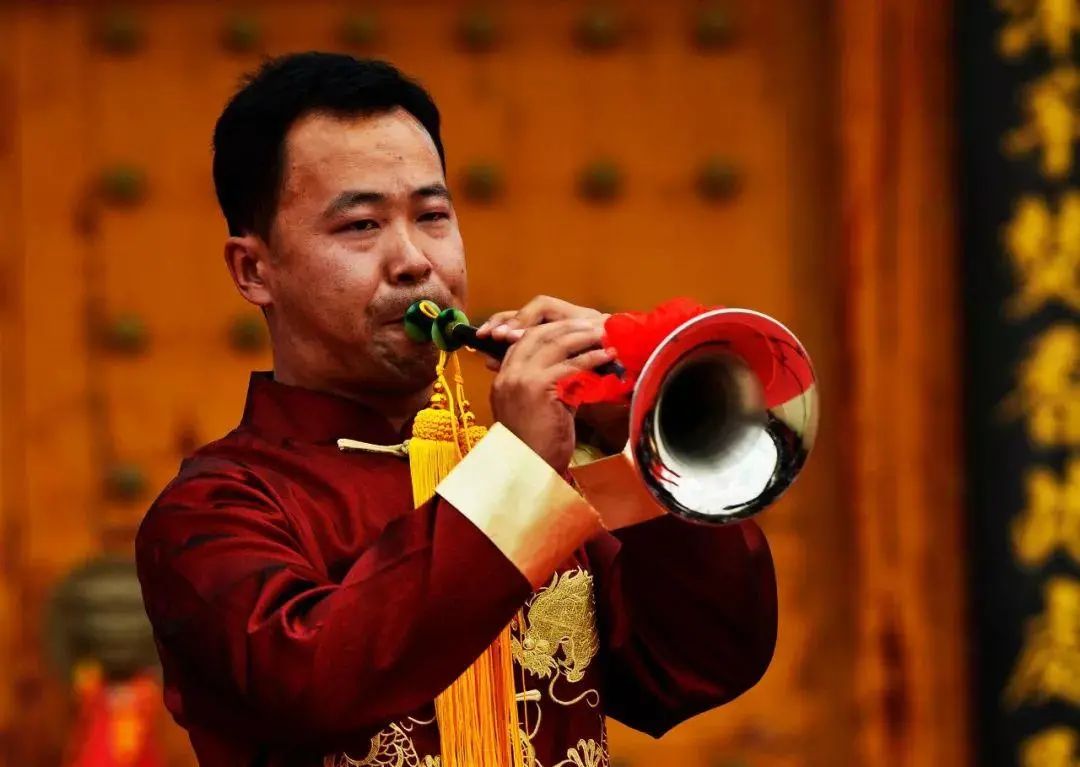 这种唢呐音量适中,音色柔和,吹奏出的乐曲非常悠扬.