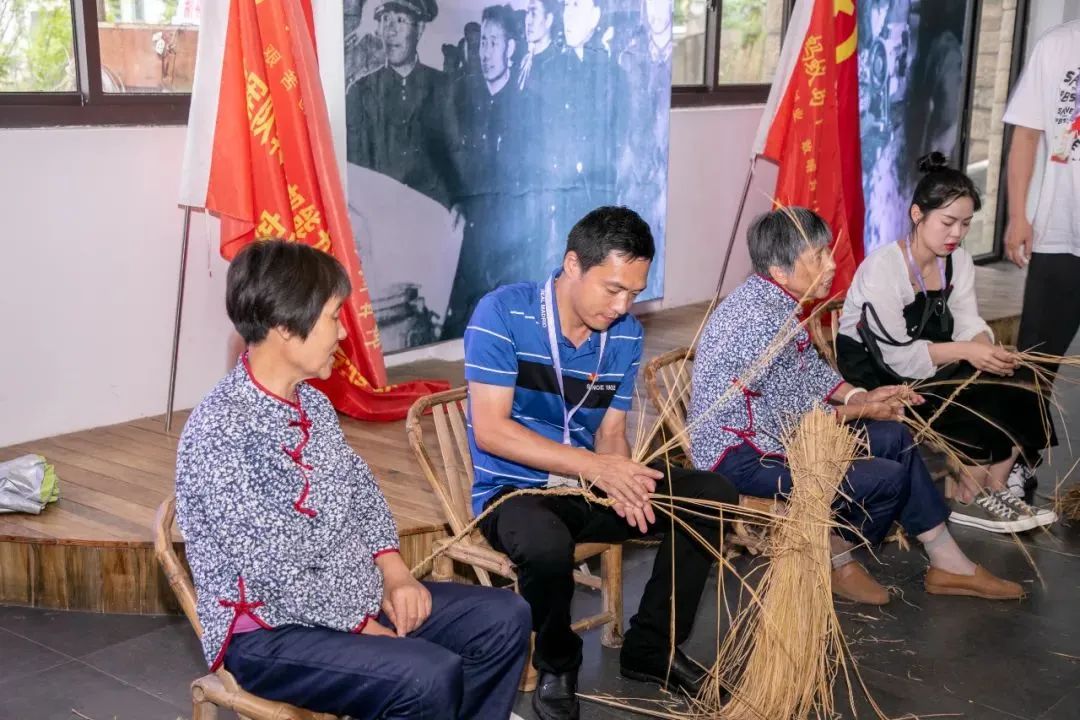 创业历史纪录片,聆听了81岁的老党员林妙珠讲述蚂蚁岛妇女不畏艰险