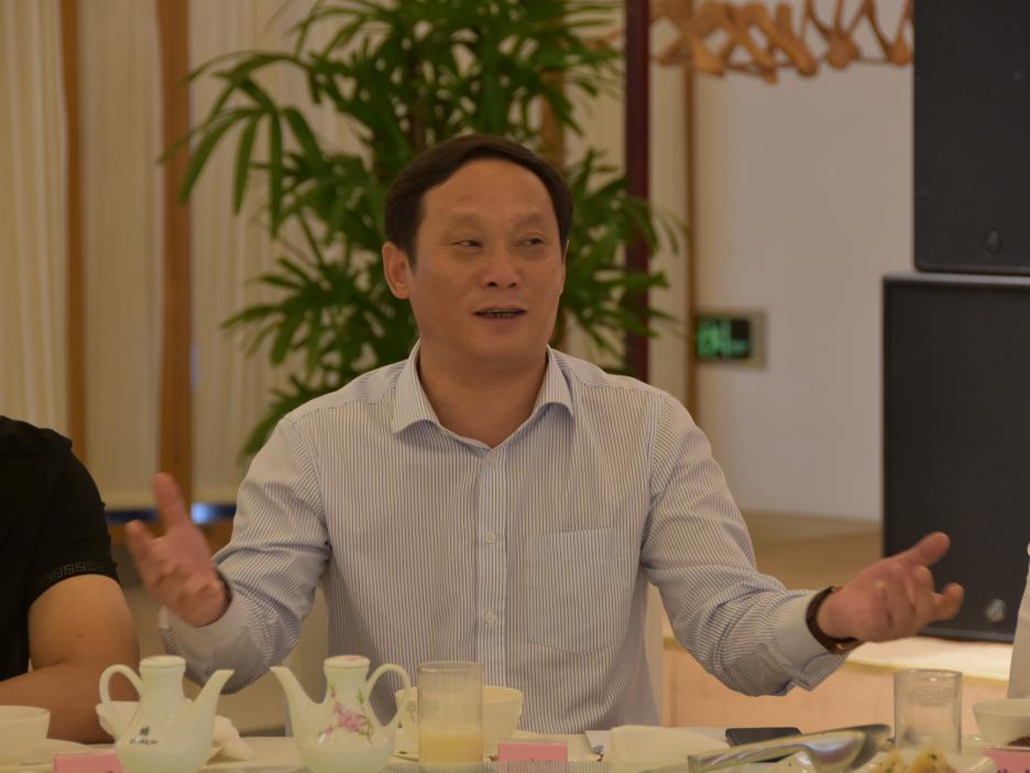 随后,公证处主任秦保国介绍涉企公证类型和公证保护知识产权工作情况.