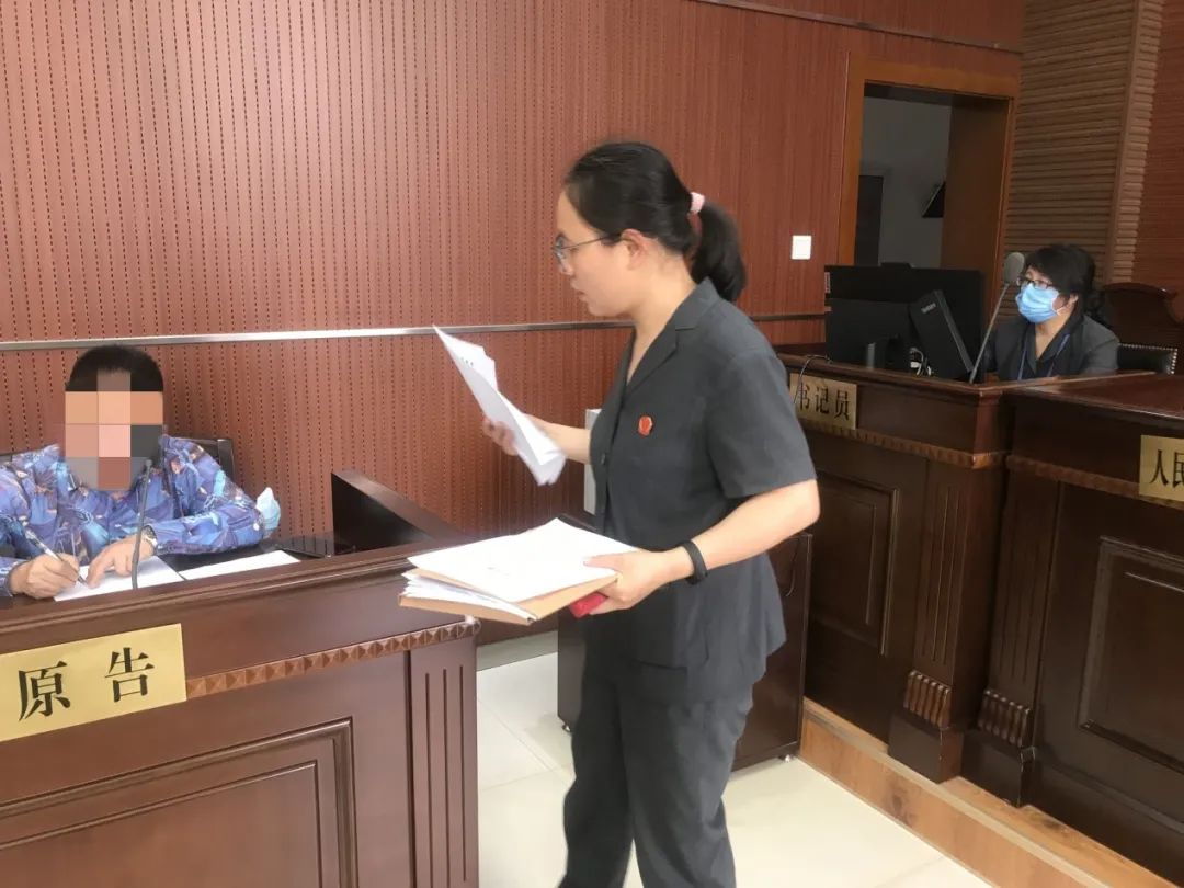 原告已到庭参加诉讼,9:40被告仍未到庭,原本法官可以直接缺席审理