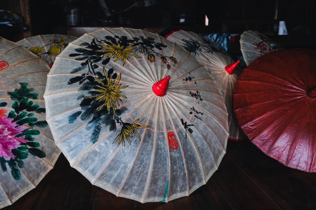 走进腾冲荥阳村撑一把油纸伞偶遇丁香一样的姑娘